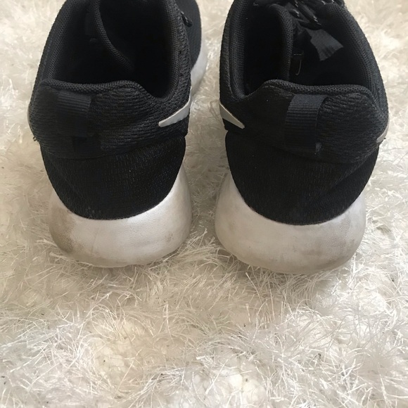 Women’s black Nike Roshe - Picture 3 of 4